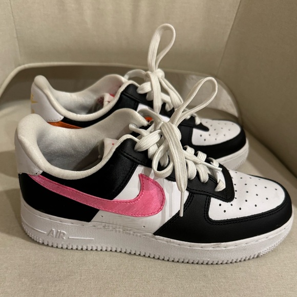 Nike Air Force 1 Low
Satin - Picture 2 of 9